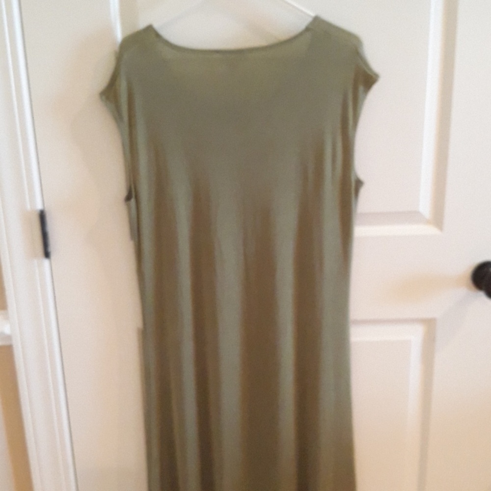 Dress - Picture 3 of 4